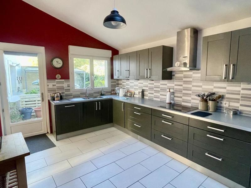 Maison - 185 m² - 8 pièces