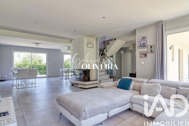 Maison - 210 m² - 7 pièces