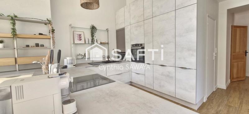 Maison - 241 m² - 7 pièces