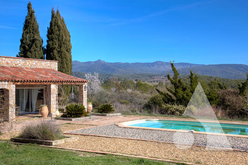 Maison - 640 m² - 18 pièces