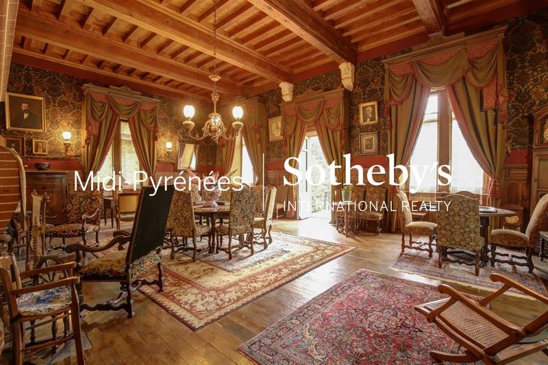 Château - 302 m² - 8 pièces