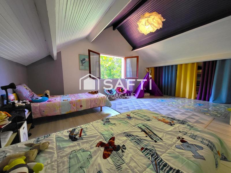 Maison - 211 m² - 8 pièces