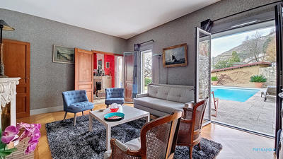 Maison - 226 m² - 8 pièces