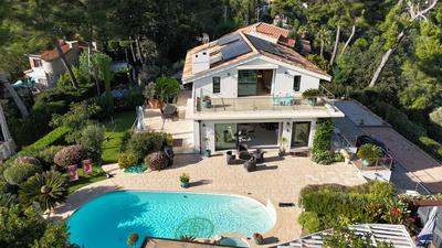 Villa - 358 m² - 10 pièces