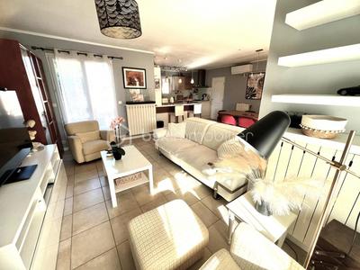 Maison - 93 m² - 5 pièces