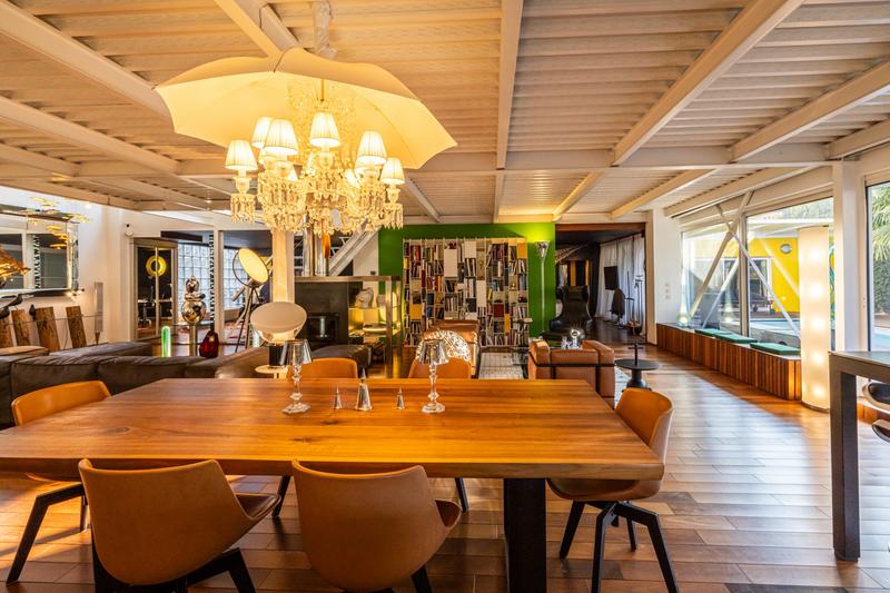 Maison - 397 m² - 8 pièces