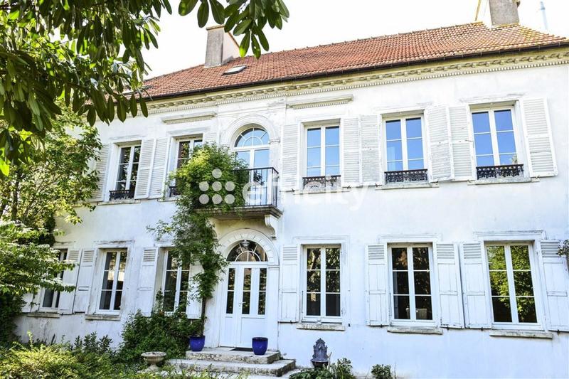 Maison - 260 m² - 8 pièces