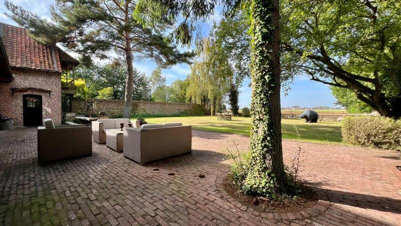 Maison - 500 m² - 15 pièces