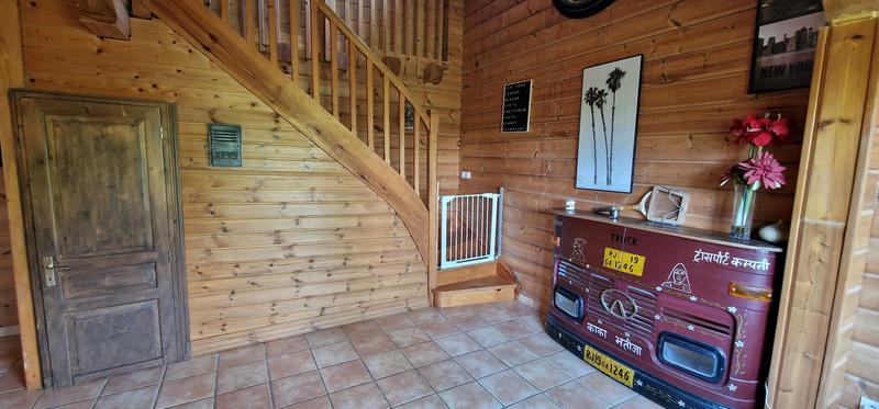 Maison de bois - 214 m² - 9 pièces