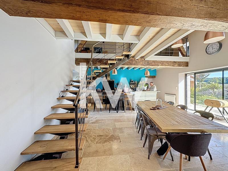 Maison - 956 m² - 10 pièces