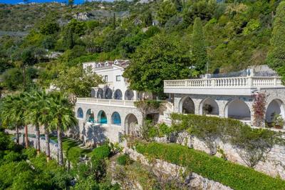 Villa - 301 m² - 8 pièces