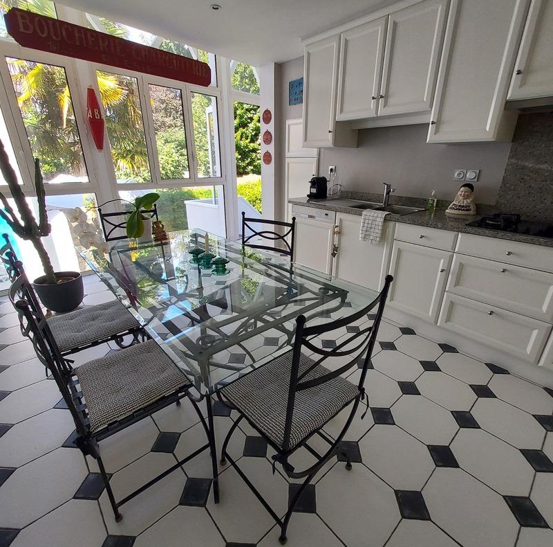 Immeuble - 330 m² - 13 pièces