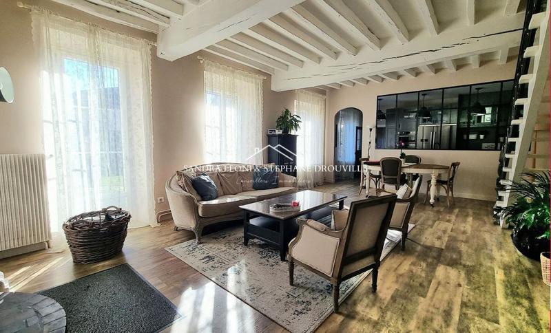 Maison - 220 m² - 8 pièces