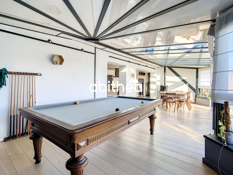 Maison - 335 m² - 9 pièces