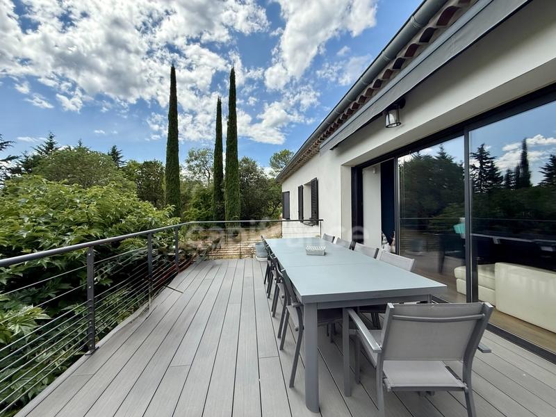 Maison - 207 m² - 7 pièces