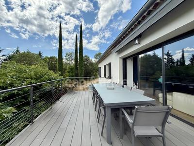 Maison - 207 m² - 7 pièces