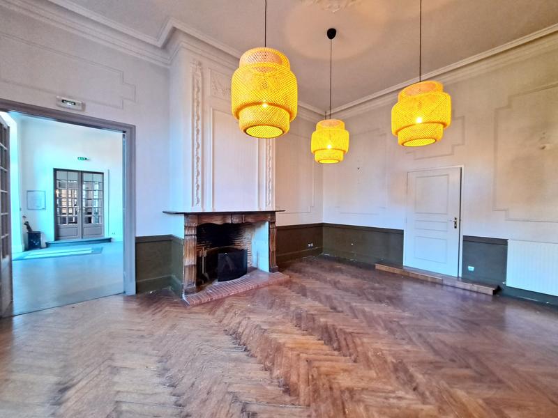 Maison - 718 m² - 8 pièces