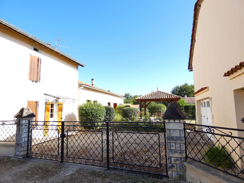 Maison - 245 m² - 7 pièces