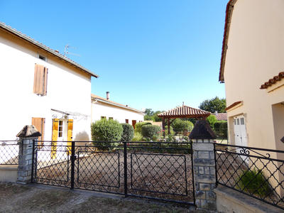 Maison - 245 m² - 7 pièces