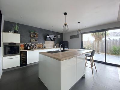 Maison - 176 m² - 7 pièces