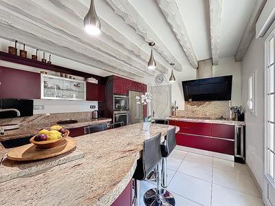 Maison - 300 m² - 5 pièces