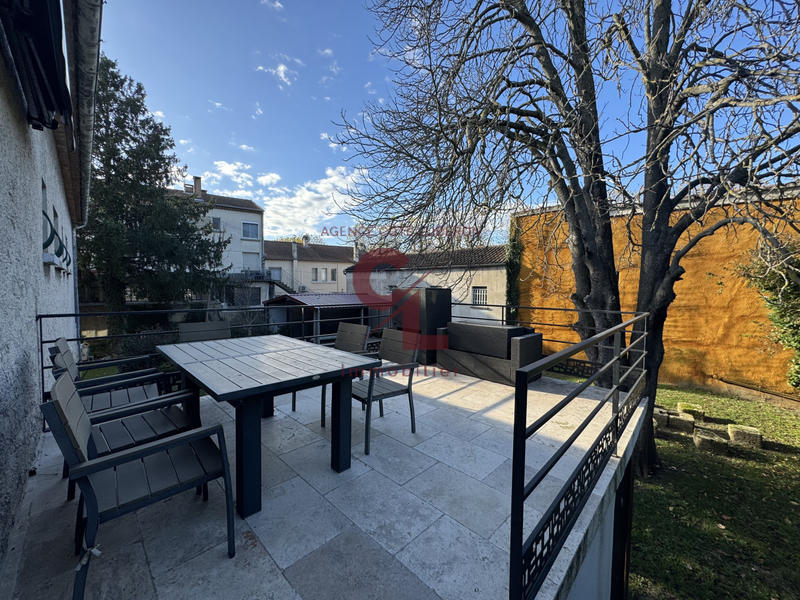 Maison - 328 m² - 9 pièces