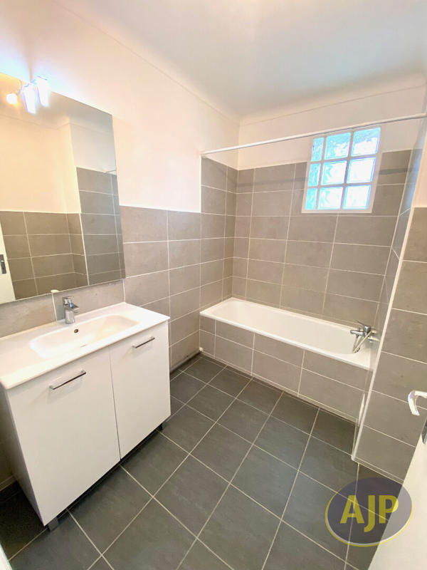 Appartement - 60 m² - 2 pièces