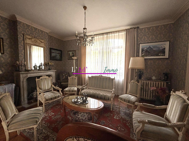 Maison traditionnelle - 238 m² - 7 pièces