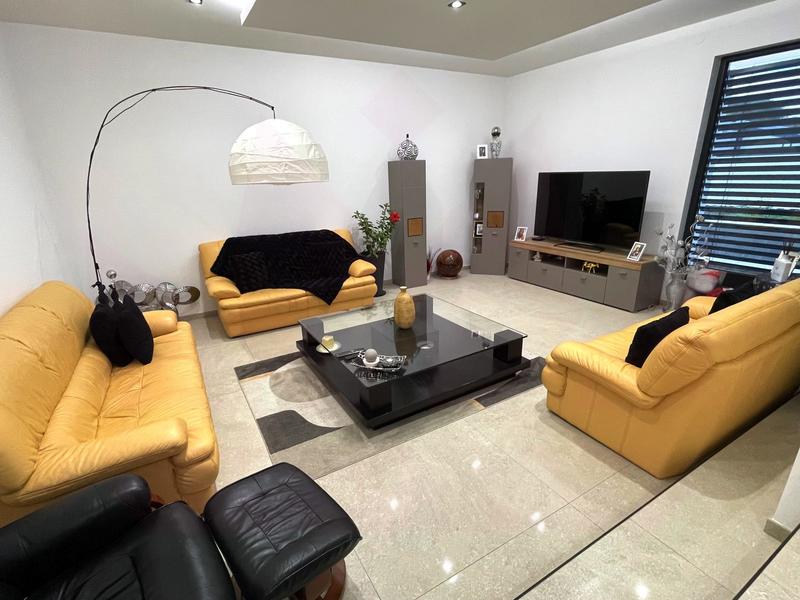 Maison - 246 m² - 7 pièces