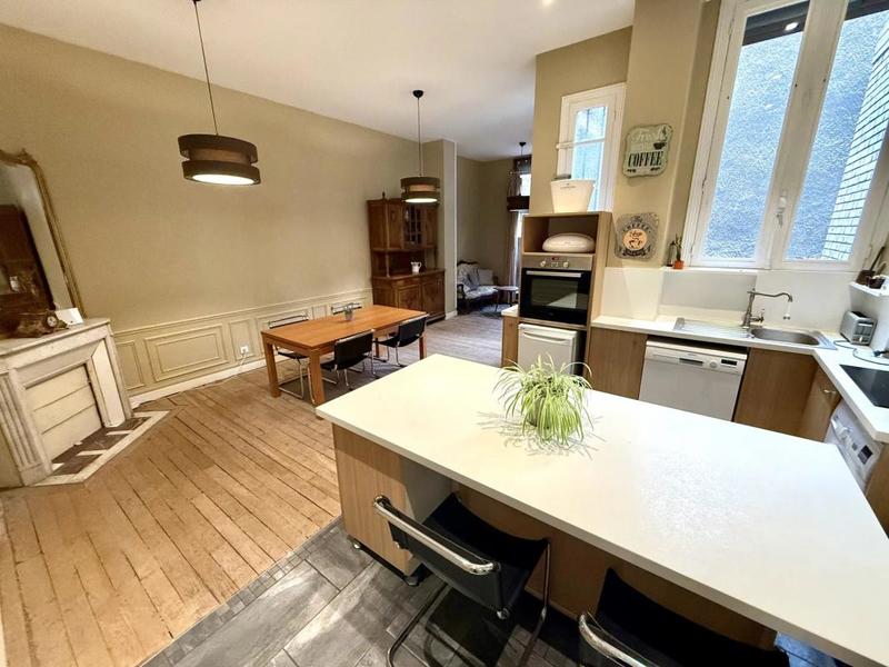 Appartement - 159 m² - 7 pièces