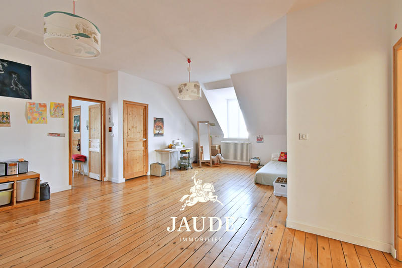 Appartement - 236 m² - 9 pièces