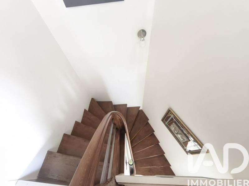 Maison - 250 m² - 8 pièces