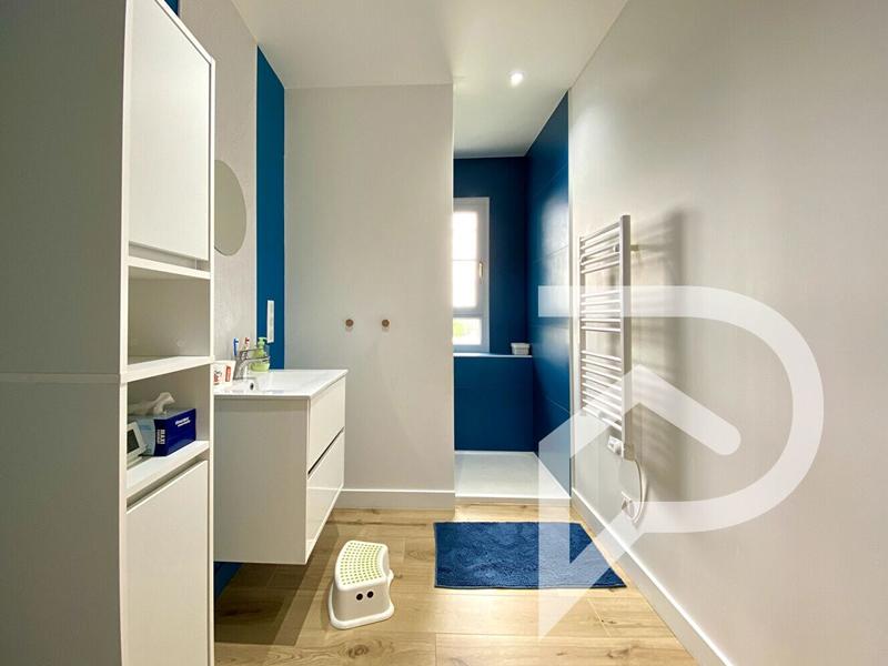 Maison - 205 m² - 8 pièces