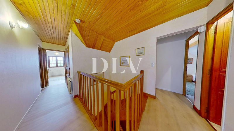 Maison - 220 m² - 8 pièces