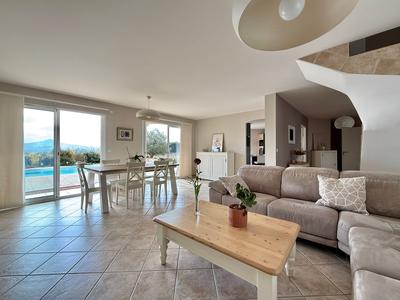 Maison - 175 m² - 8 pièces