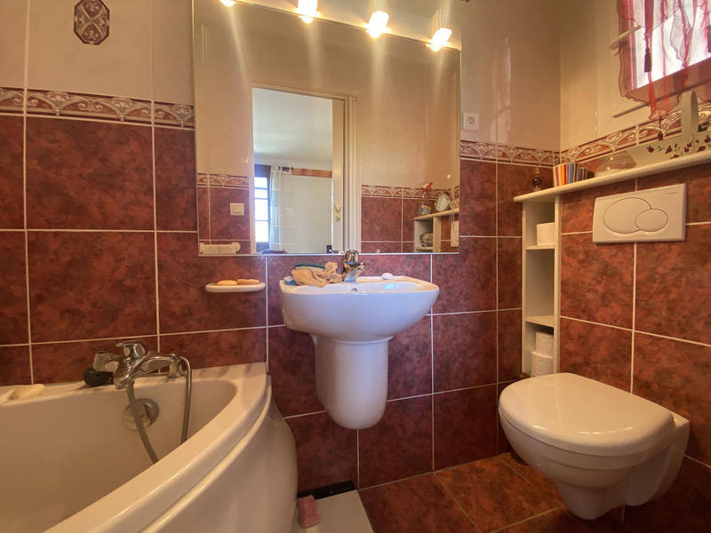 Maison - 220 m² - 10 pièces