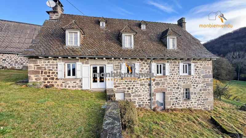 Maison traditionnelle - 149 m² - 6 pièces