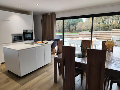 Maison - 180 m² - 8 pièces