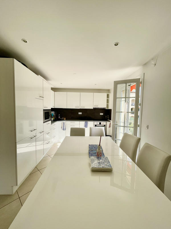 Appartement - 81 m² - 3 pièces