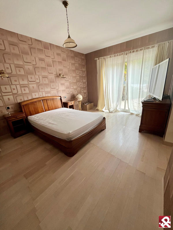 Villa - 445 m² - 9 pièces