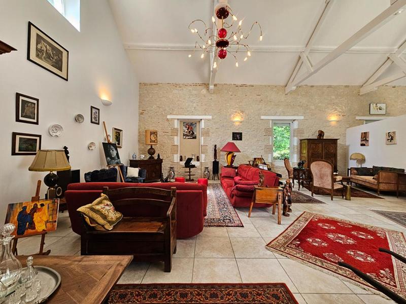 Maison - 350 m² - 8 pièces