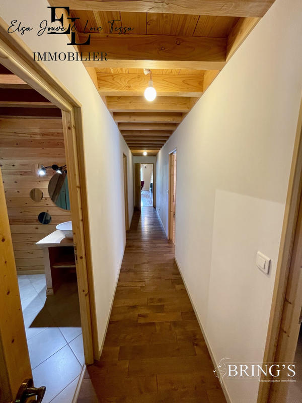 Maison - 266 m² - 9 pièces