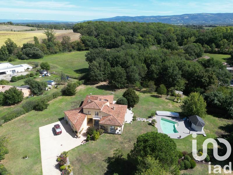 Maison de maîtres - 243 m² - 9 pièces