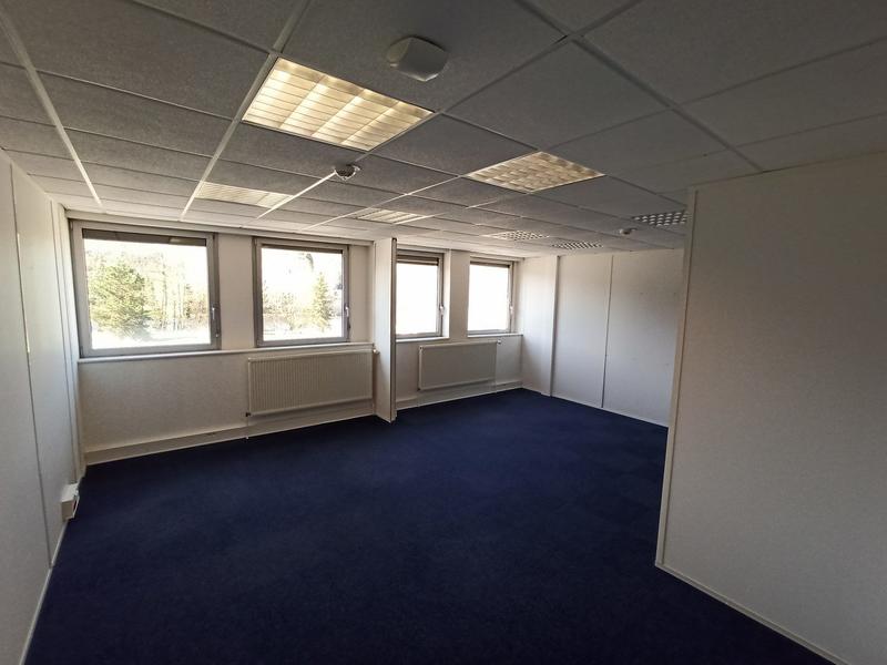 Bureau - 1 700 m²