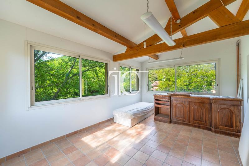 Maison - 208 m² - 5 pièces