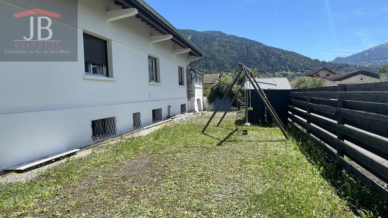 Maison - 233 m² - 9 pièces