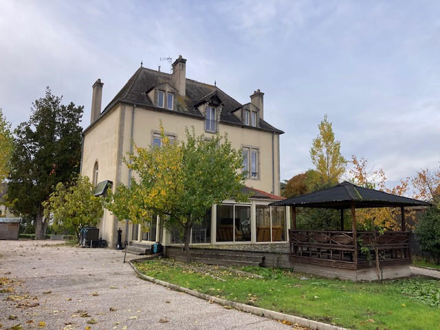 Maison - 300 m² - 10 pièces