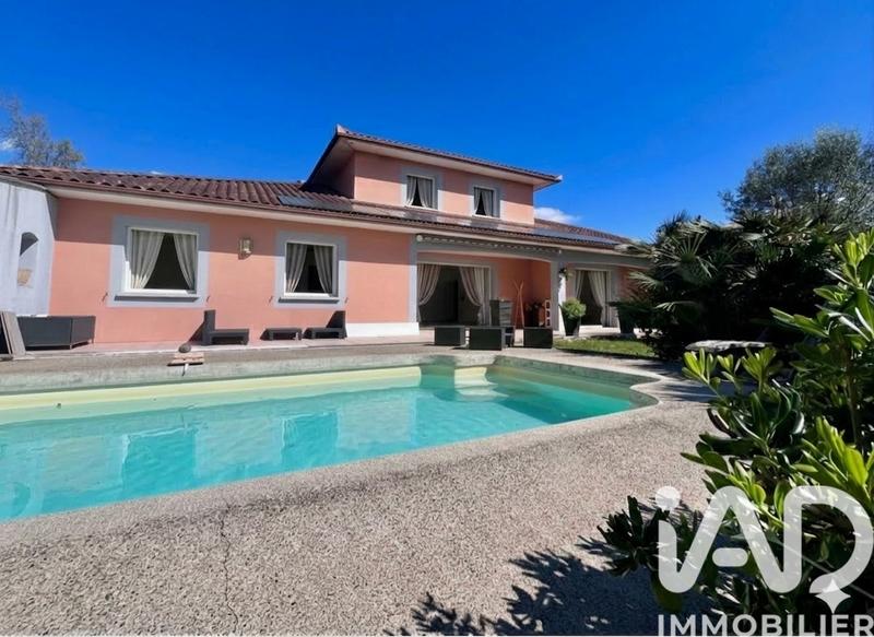 Maison - 196 m² - 7 pièces