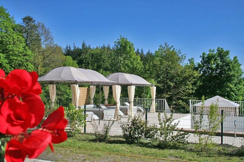 Propriété - 648 m² - 16 pièces