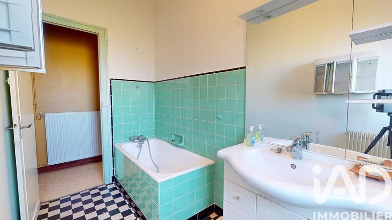 Maison - 216 m² - 8 pièces